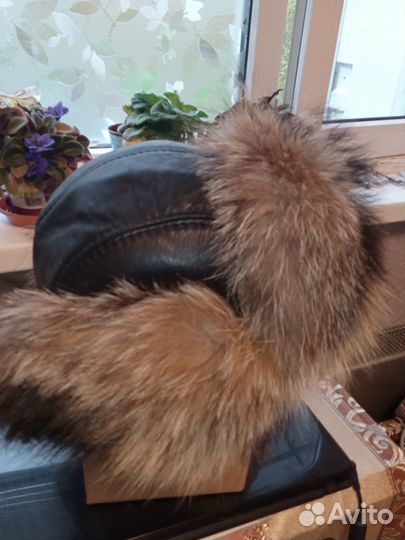 Шапка ушанка с мехом енота