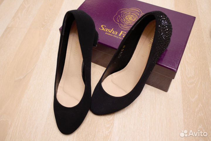 Черные туфли со стразами 40 размера