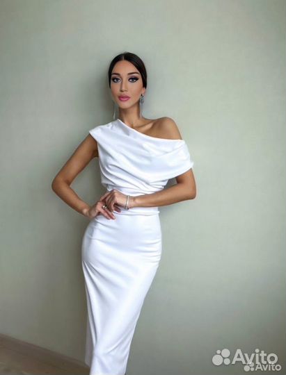 Белое платье