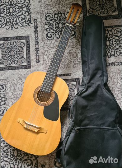 Акустическая гитара