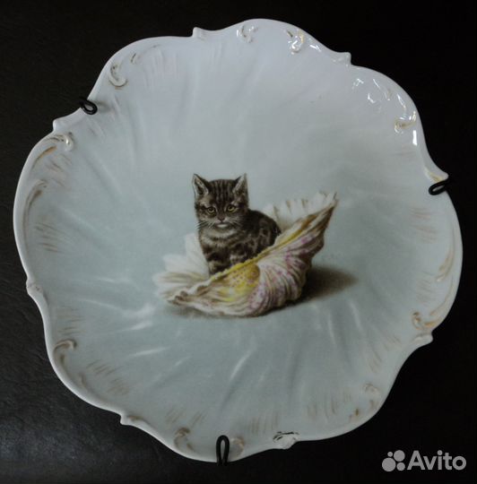 Старинная настенная фарфоровая тарелка Котик