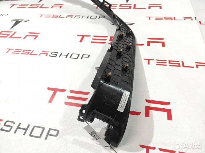 Накладка проема подъемной задней двери Tesla рест