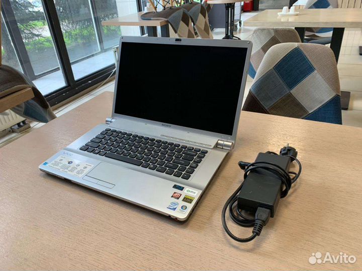 Большой 16.4 дуймовый Full HD Sony в Идеале