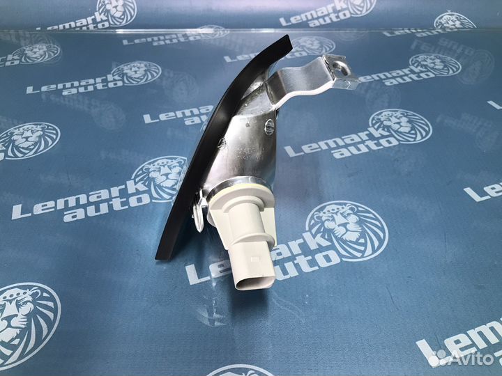 Указатель поворота левый Skoda Octavia A4