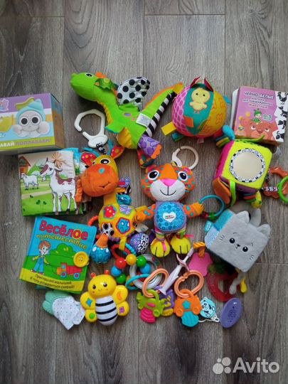 Развивающие игрушки Lamaze пакетом