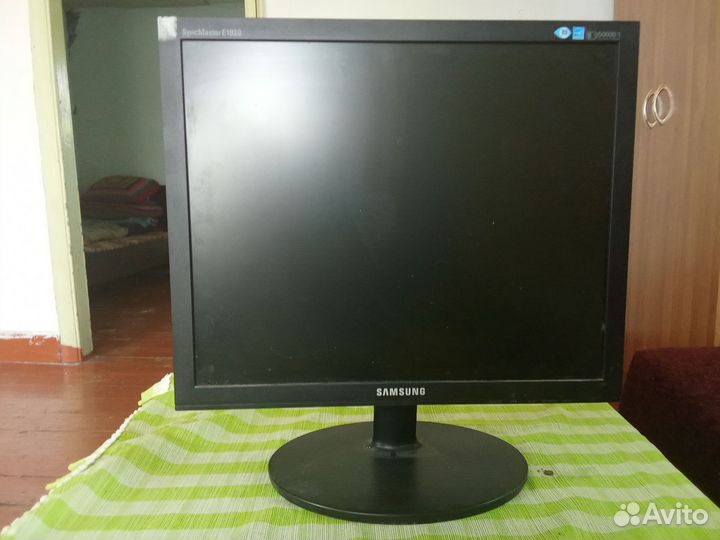 Монитор Samsung