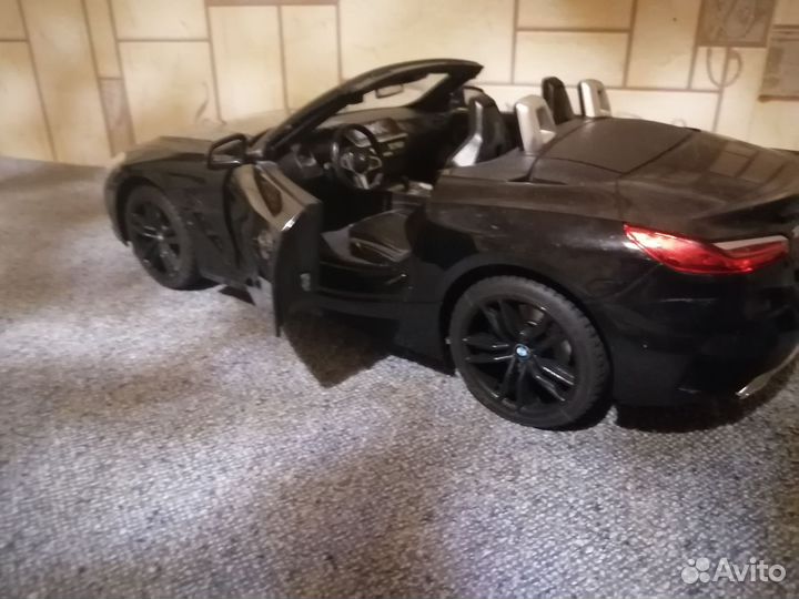 Модель BMW Z4 Roadsrer 1/14