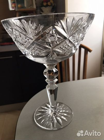 Большая хрустальная ваза для цветов