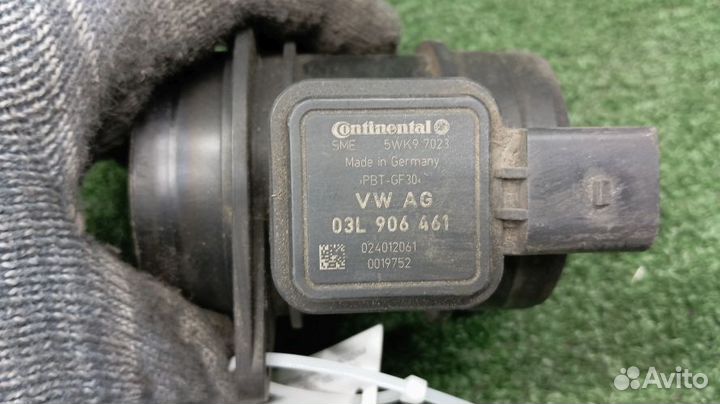 Датчик расхода воздуха Volkswagen Jetta