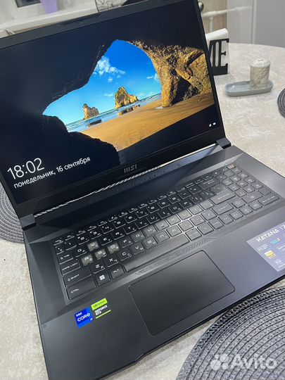 Ноутбук MSI Katana 17 b12v 275ru