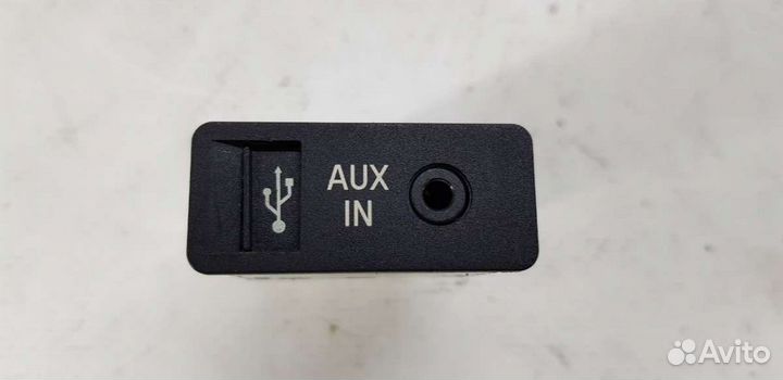 Разъем AUX / USB 6131 9189177 BMW 7 F01/F02 4.4 Бе