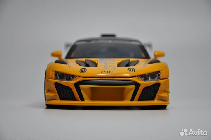 Модель автомобиля Audi R8 LMS GT2 металл