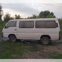 Nissan Urvan 2.7 MT, 1988, 100 000 км, с пробегом, цена 180 000 руб.