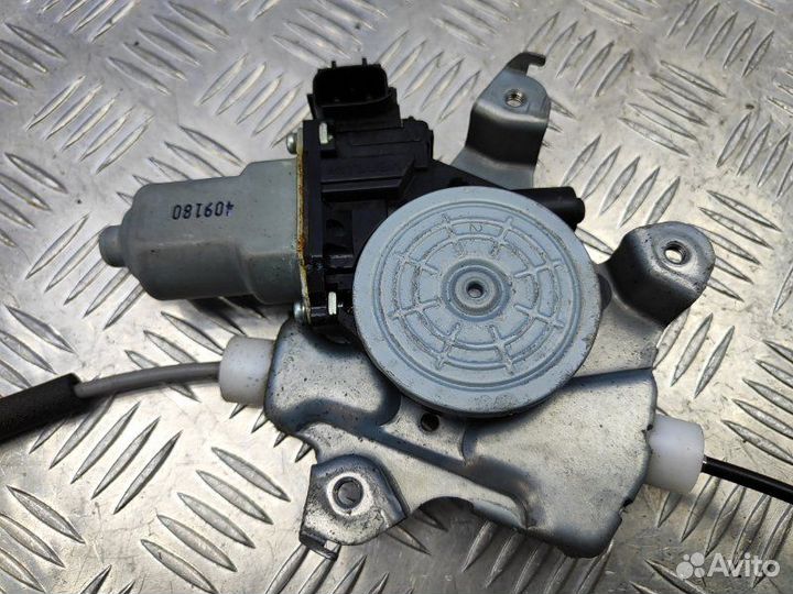 Стеклоподъемник электр. передний левый Nissan Juke