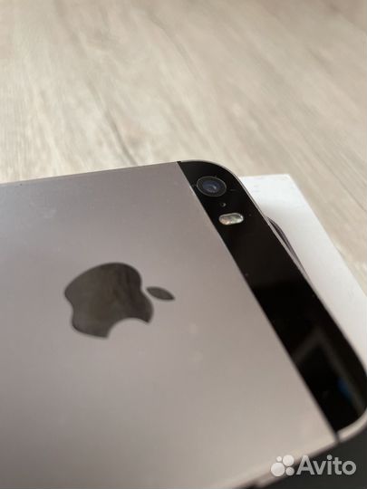 iPhone SE, 32 ГБ