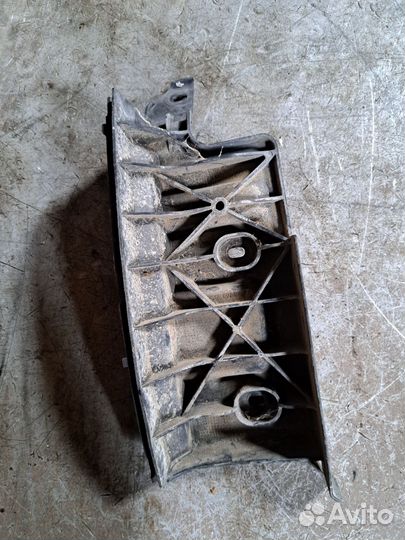 Кронштейн заднего бампера Audi A6 C6