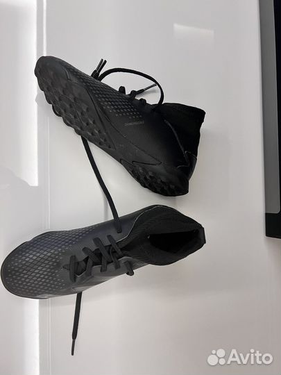 Футбольные бутсы adidas