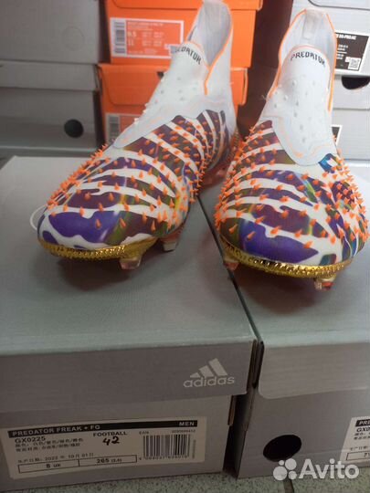 Футбольные бутсы adidas predator