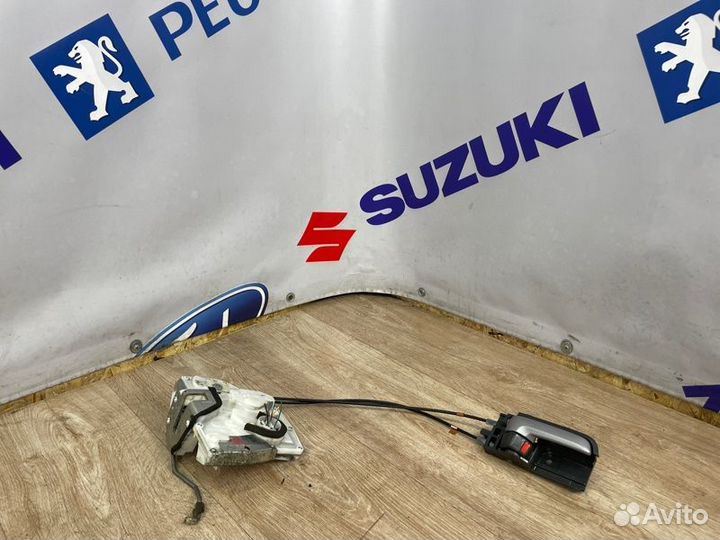 Замок двери передний правый Suzuki Sx4 M16A 2008