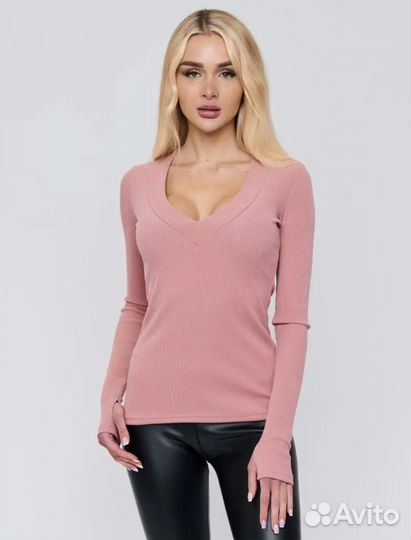 Лонгслив с вырезом