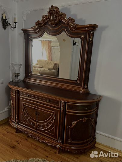 Комод с зеркалом