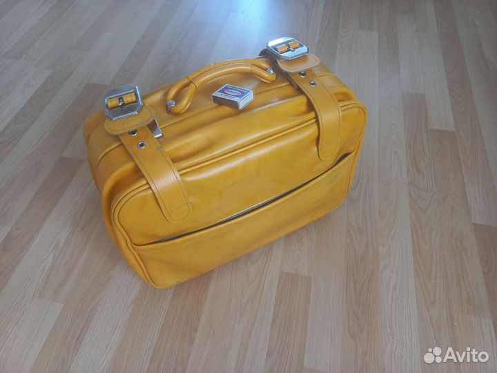 Чемодан ретро