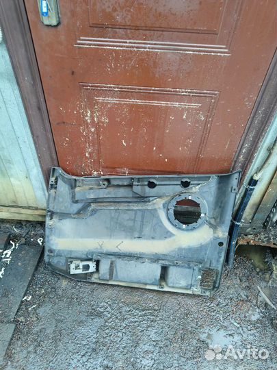 Обшивка двери левая Volvo FH12