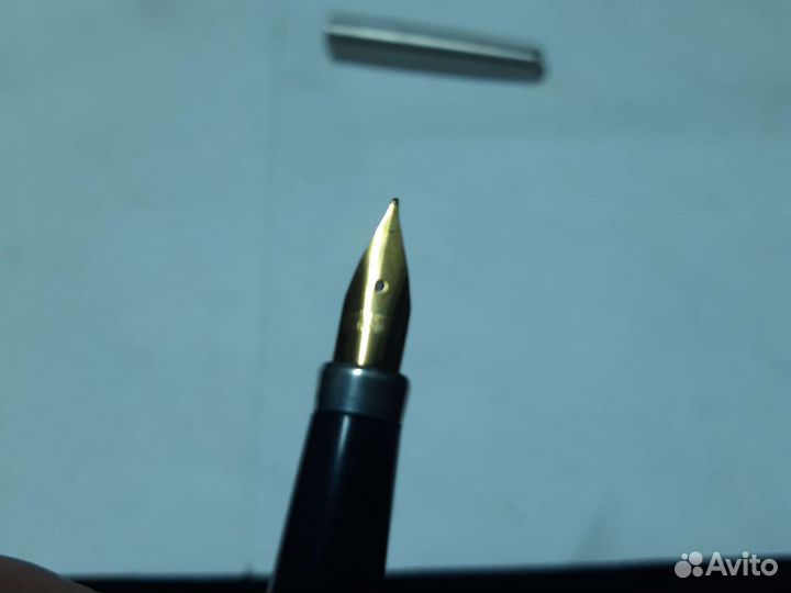 Ручка перьевая с золотым пером