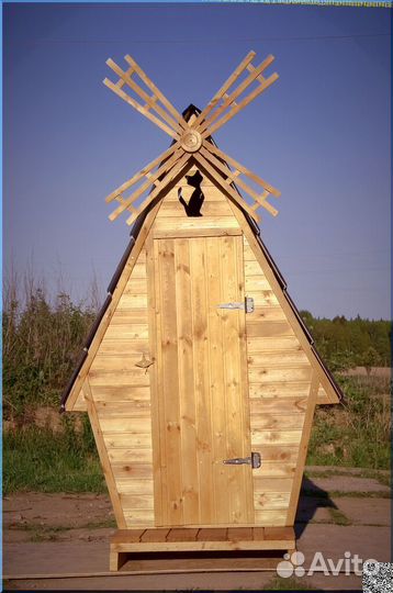 Уличный туалет деревянный