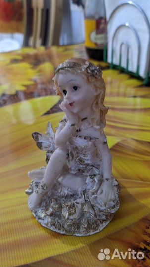 Статуэтка девочки