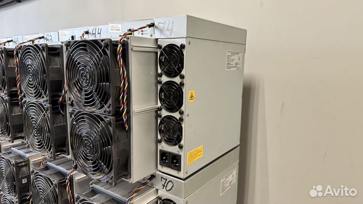 Идеальный AntMiner S19j Pro 104 Th/s