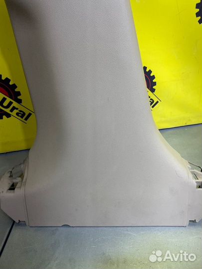 Обшивка стойки центральная правая Infiniti Fx35