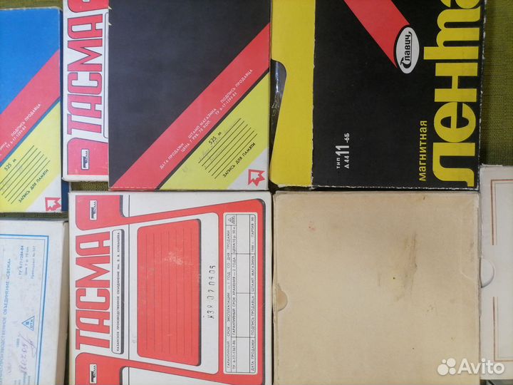 Магнитная лента катушки с записью