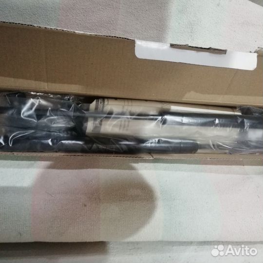 Амортизаторы на капот