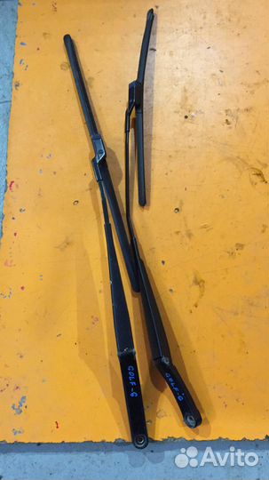 Поводок дворников на VW Golf 6