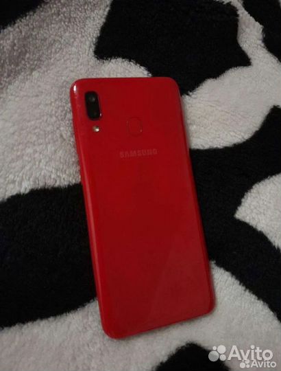 Samsung Galaxy A20, 3/32 ГБ