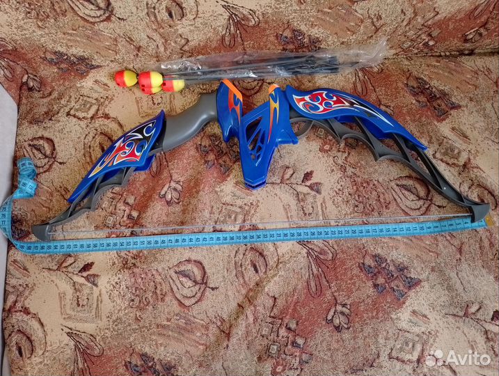 Игрушечный лук со стрелами