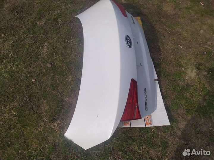 Крышка багажника Киа Оптима (белый цвет)