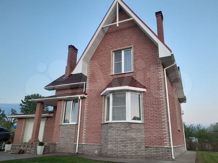 Коттедж 185 м² на участке 15 сот.