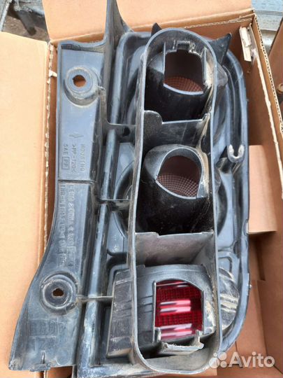 Фонарь задний левый и правый на Ниссан марч