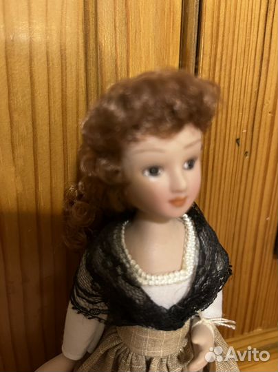 Кукла фарфоровая коллекционная