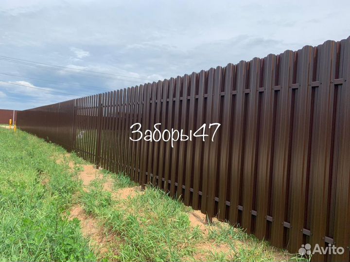 Забор из штакетника шахматка