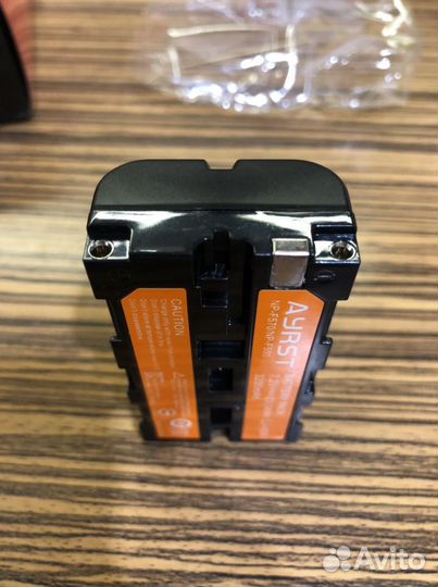 Зарядное для Sony + аккумуляторы NP-F550/570