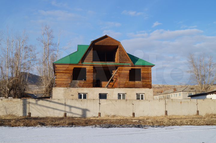 Коттедж 370 м² на участке 7 сот.