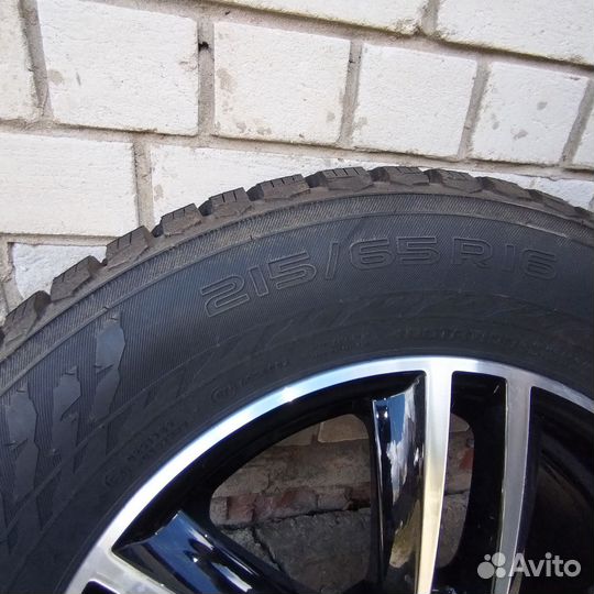 Nokian Tyres Hakkapeliitta 9 215/65 R16