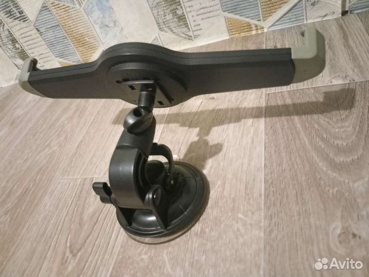 Держатель для планшета в авто