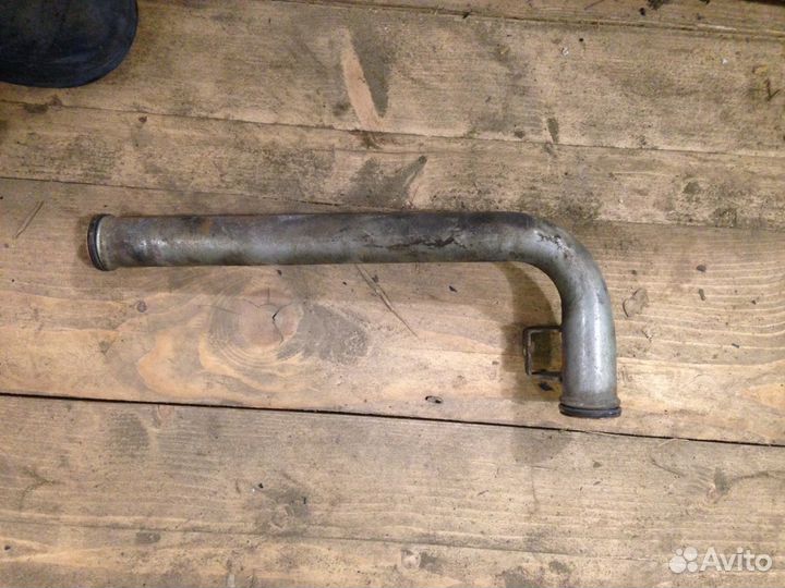 Труба охлаждения 6G72/24 Мицубиси Паджеро Спорт 1