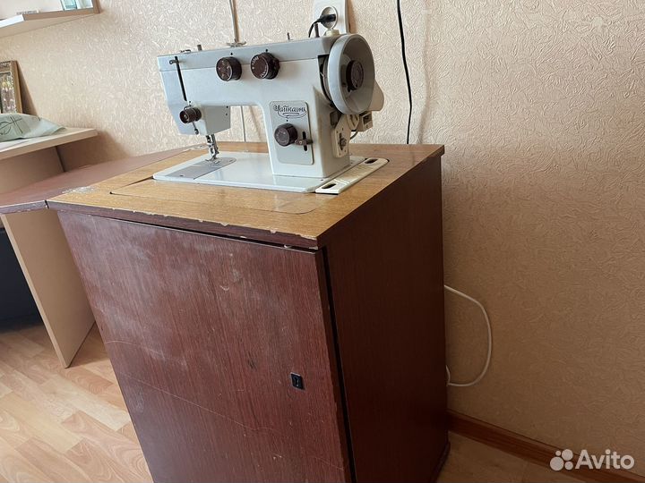 Швейная машина Чайка 143