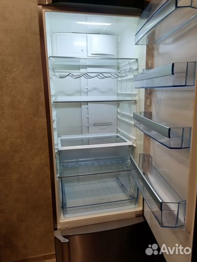 Холодильник AEG