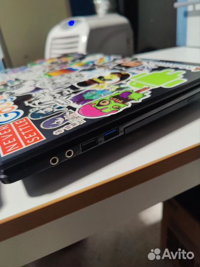 Ноутбук dexp W650SB(HD)